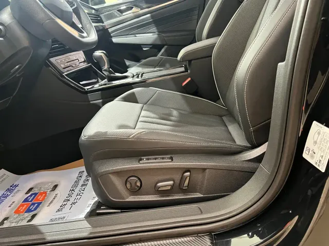 Volkswagen Passat — Фото автомобиля 7