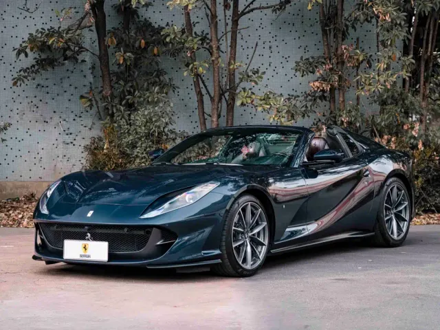 Фотография автомобиля — Ferrari 812