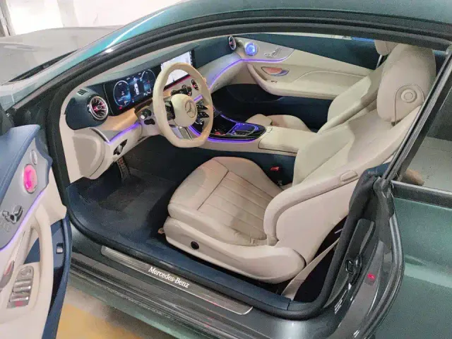 Mercedes-Benz E-Class — Фото автомобиля 3