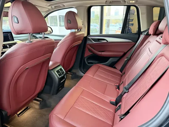 BMW iX3 — Фото автомобиля 9