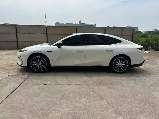 Geely Galaxy E8 — Фото автомобиля 9