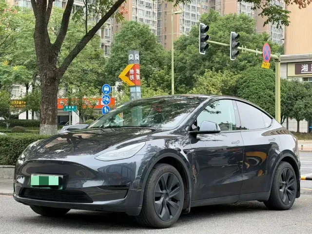 Фотография автомобиля — Tesla Model Y