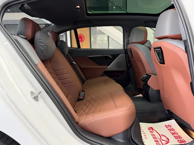 BMW 5 Series — Фото автомобиля 15
