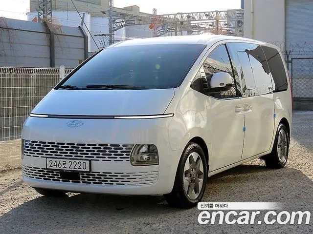 Фотография автомобиля — Hyundai Staria