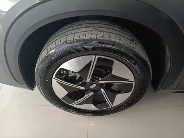 Geely Galaxy E5 — Фото автомобиля 22