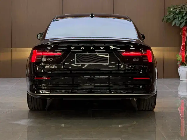 Volvo S90 — Фото автомобиля 3
