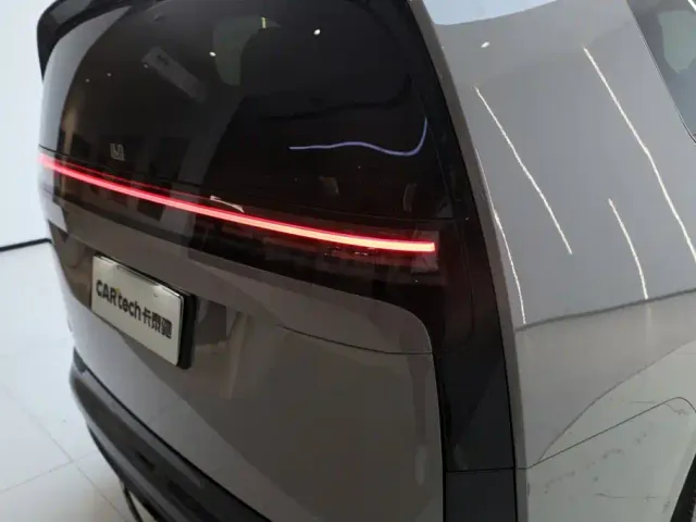 Li Auto MEGA — Фото автомобиля 12