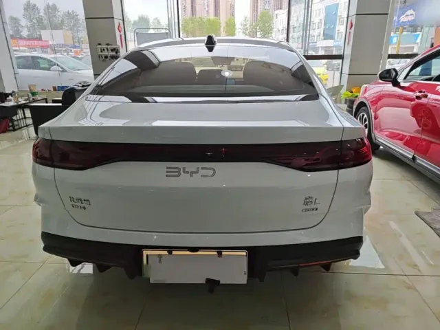 BYD Qin L — Фото автомобиля 5