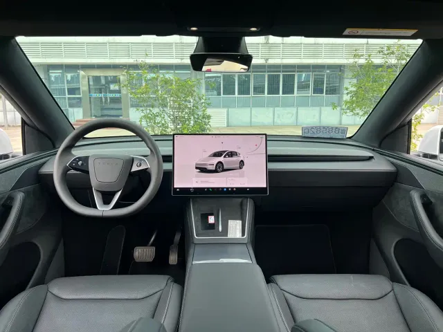 Tesla Model Y L — Фото автомобиля 20