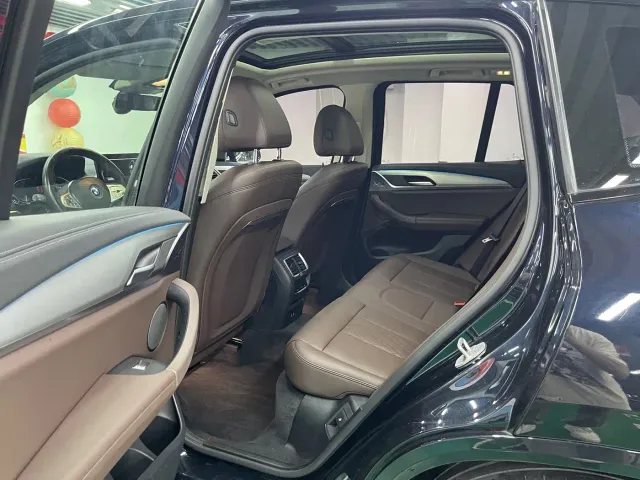 BMW iX3 — Фото автомобиля 9