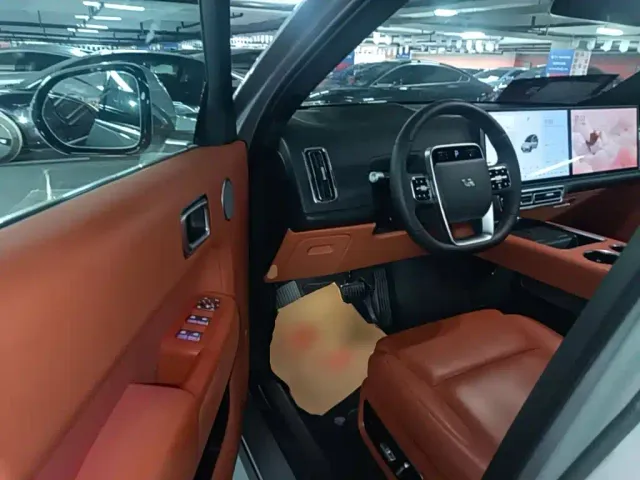 Li Auto L8 — Фото автомобиля 15