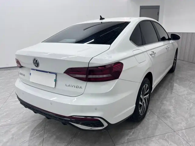 Volkswagen Lavida — Фото автомобиля 4