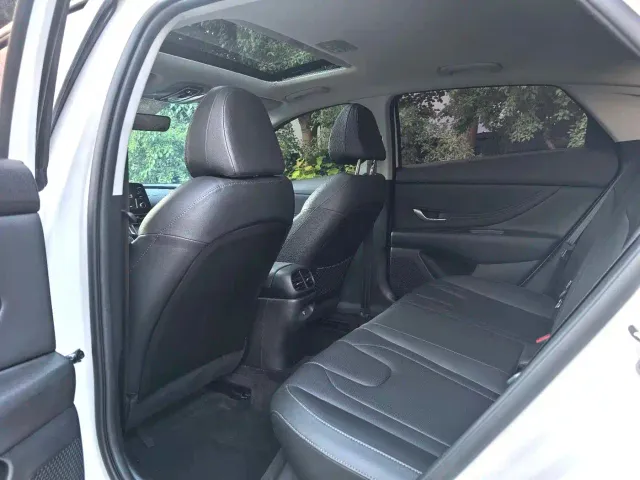 Hyundai Elantra — Фото автомобиля 7