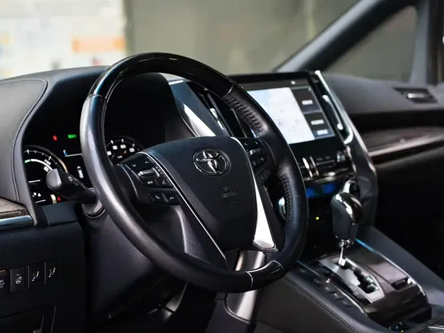 Toyota Alphard — Фото автомобиля 4