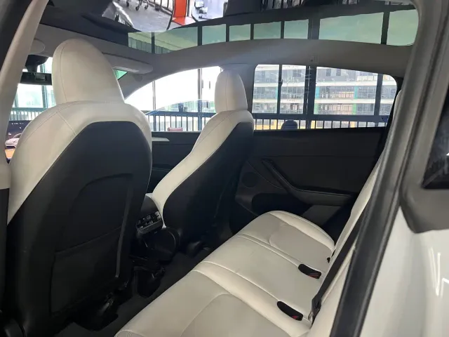 Tesla Model Y — Фото автомобиля 5