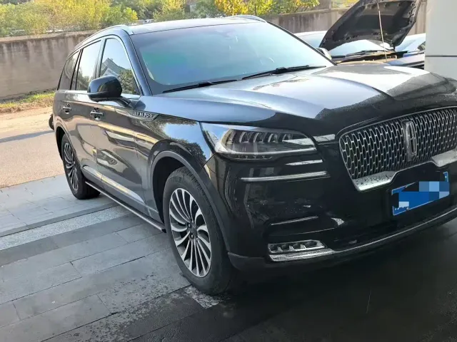 Lincoln Aviator — Фото автомобиля 2