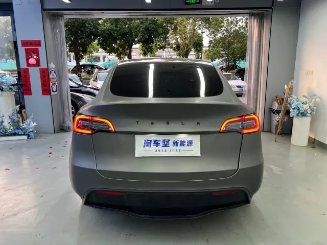 Tesla Model Y — Фото автомобиля 5