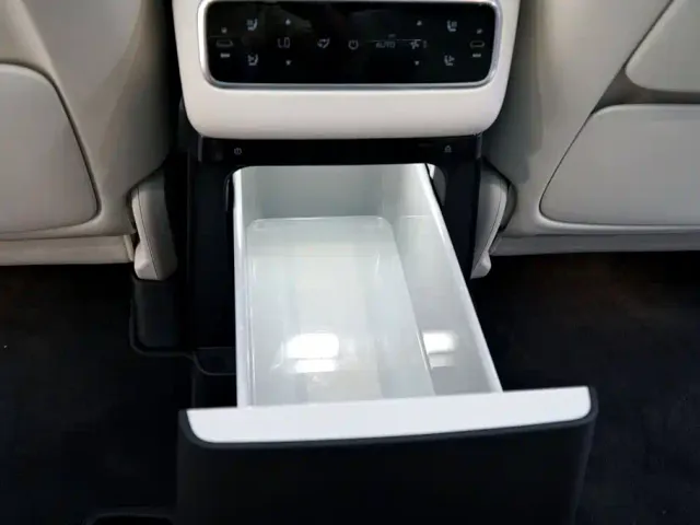 Li Auto MEGA — Фото автомобиля 16