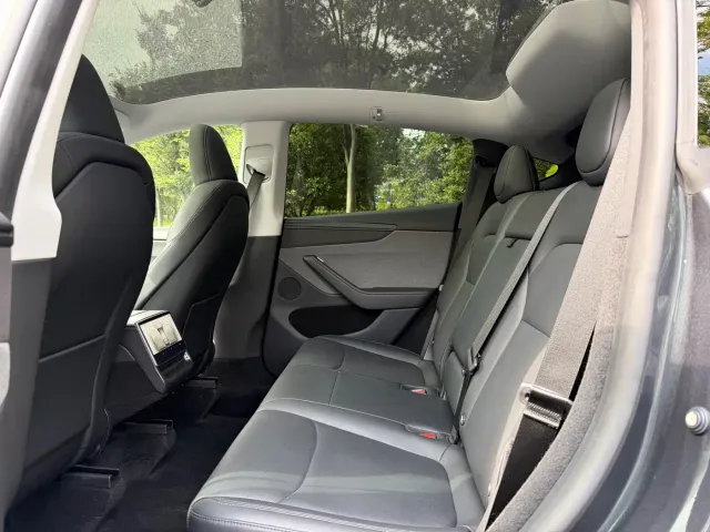 Tesla Model Y — Фото автомобиля 9