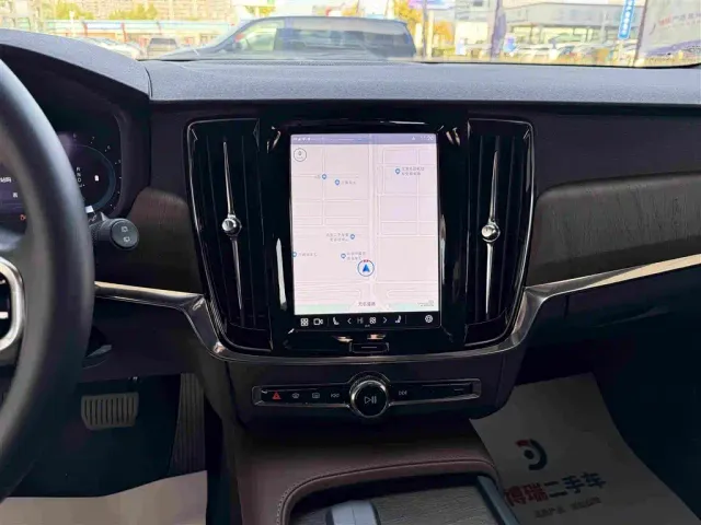 Volvo V90 — Фото автомобиля 10