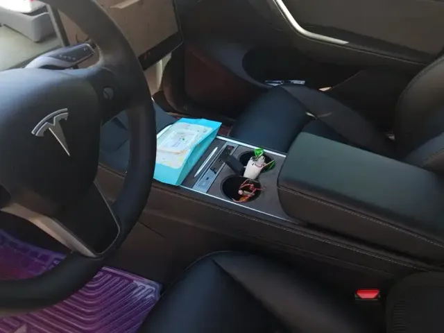 Tesla Model Y — Фото автомобиля 16