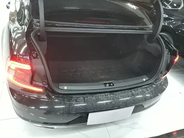 Volvo S90 — Фото автомобиля 18