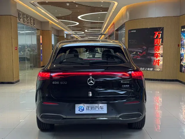 Mercedes-Benz EQE SUV — Фото автомобиля 6
