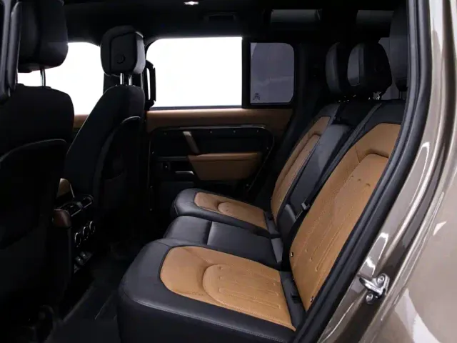 Land Rover Defender — Фото автомобиля 16