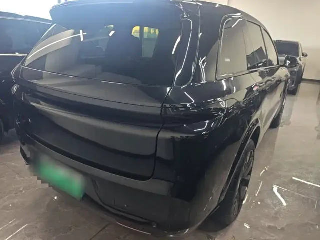 Li Auto L8 — Фото автомобиля 6