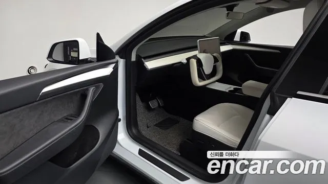 Tesla Model Y — Фото автомобиля 15