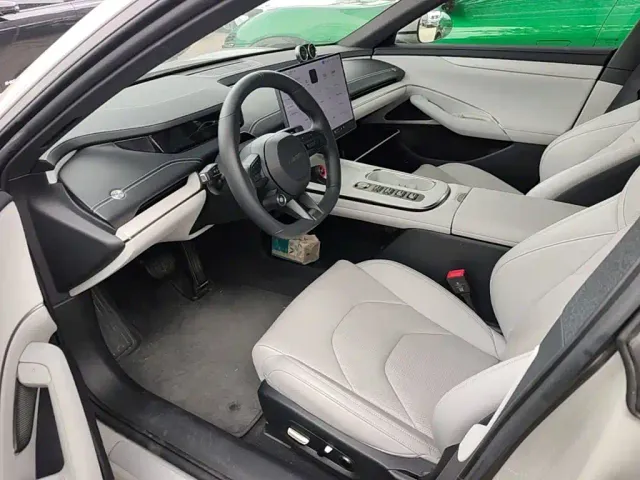 Xiaomi SU7 — Фото автомобиля 10