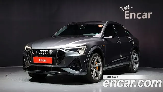 Фотография автомобиля — Audi e-tron