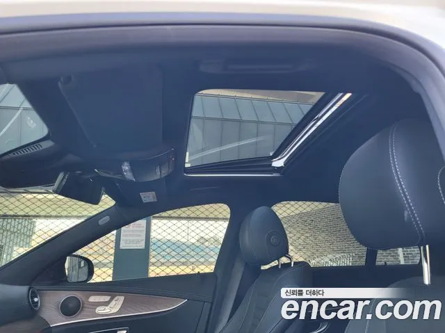 Mercedes-Benz E-Class — Фото автомобиля 14