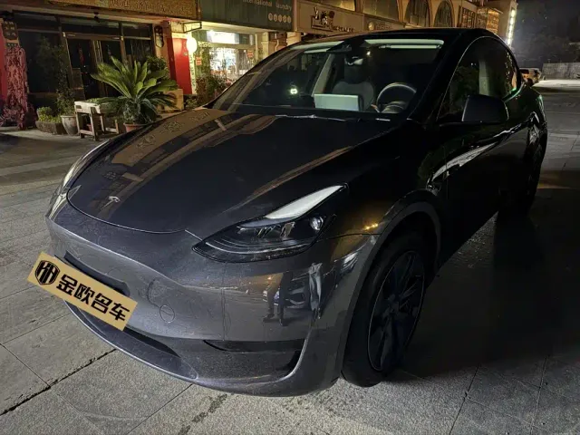 Фотография автомобиля — Tesla Model Y