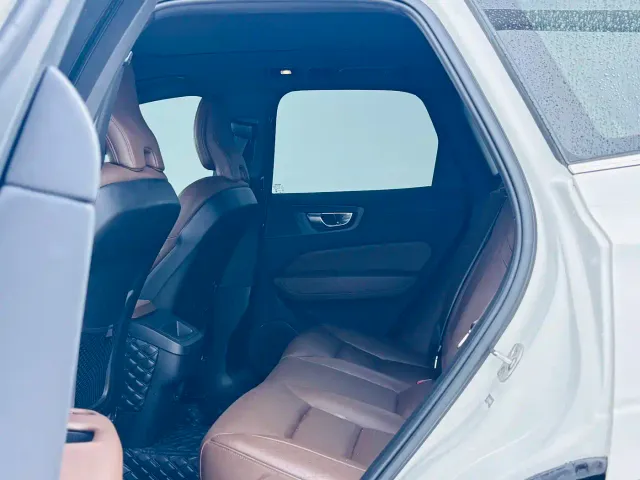 Volvo XC60 — Фото автомобиля 14