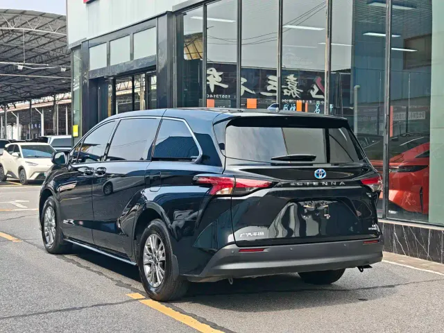 Toyota Sienna — Фото автомобиля 8
