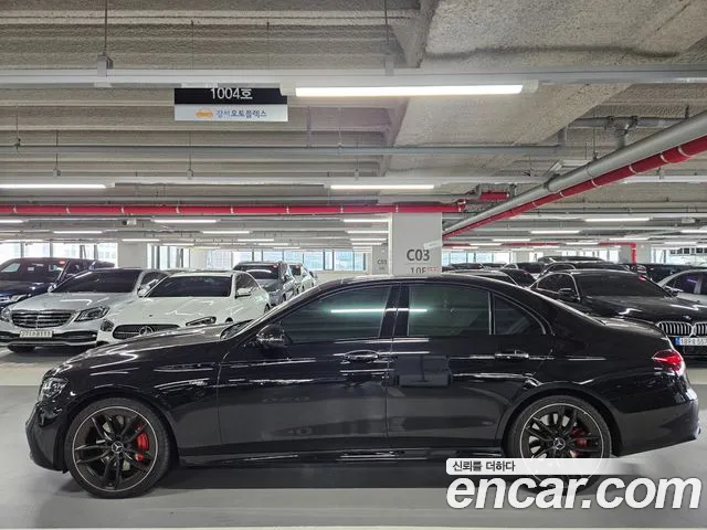 Mercedes-Benz E-Class — Фото автомобиля 4