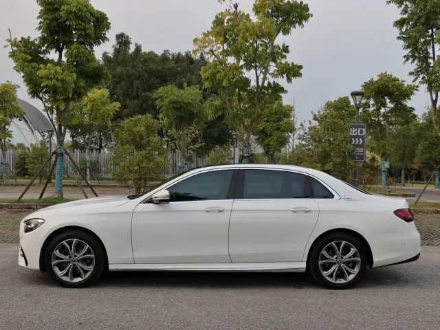 Mercedes-Benz E-Class — Фото автомобиля 4