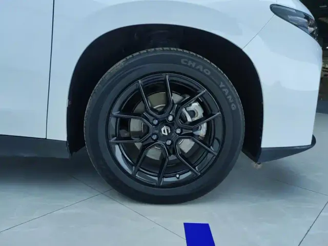 Leapmotor C10 — Фото автомобиля 6