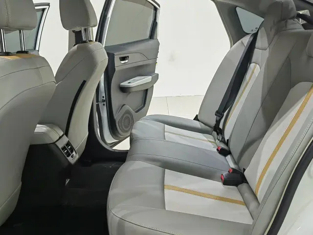 Dongfeng Fengshen E70 — Фото автомобиля 7