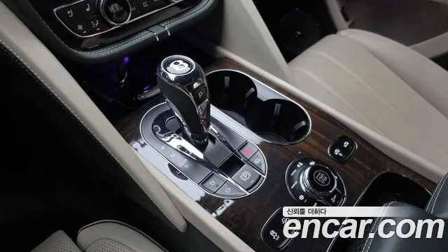 Bentley Bentayga Bentayga 4.0 V8 EWB First Edition — Фото автомобиля 9