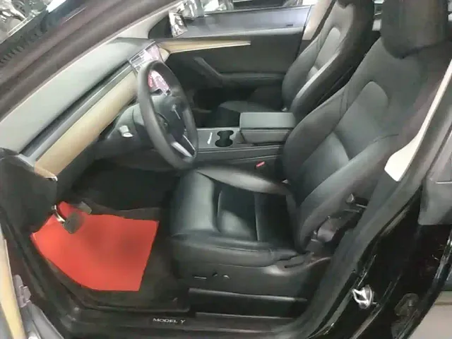 Tesla Model Y — Фото автомобиля 14