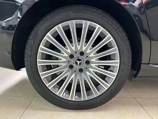 Mercedes-Benz E-Class — Фото автомобиля 29