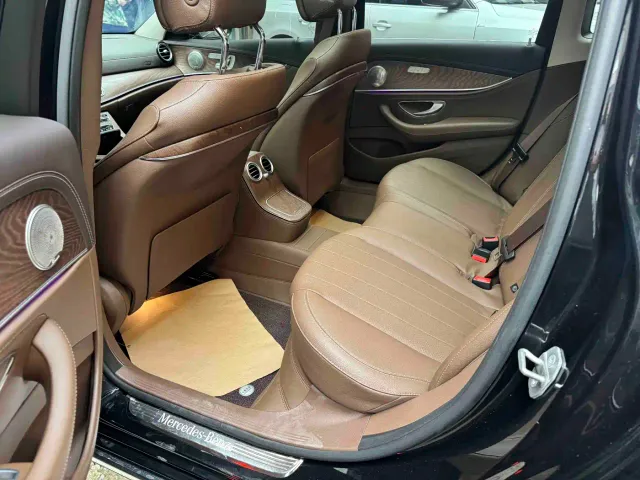 Mercedes-Benz E-Class — Фото автомобиля 5
