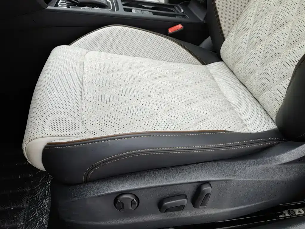 Volkswagen Magotan 2023 Model 2 Million Commemorative Edition 330TSI DSG Luxury — Фото автомобиля 20