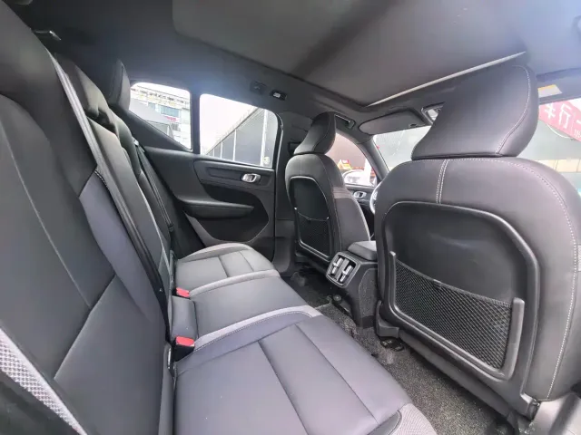 Volvo XC40 — Фото автомобиля 8