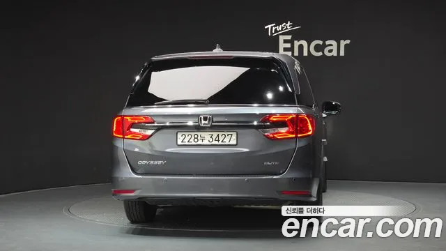 Honda Odyssey — Фото автомобиля 4