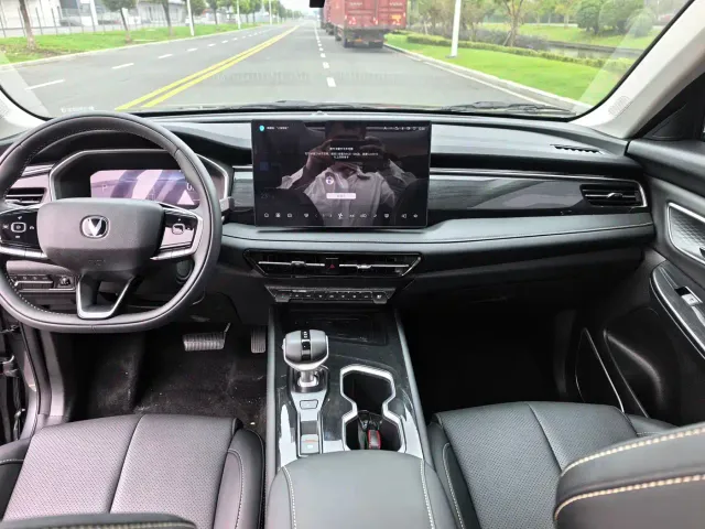 Changan CS75 — Фото автомобиля 10