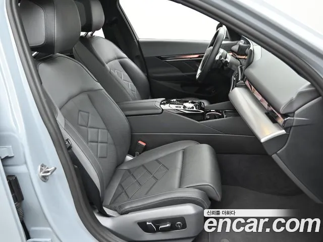BMW 5 Series G60 — Фото автомобиля 10