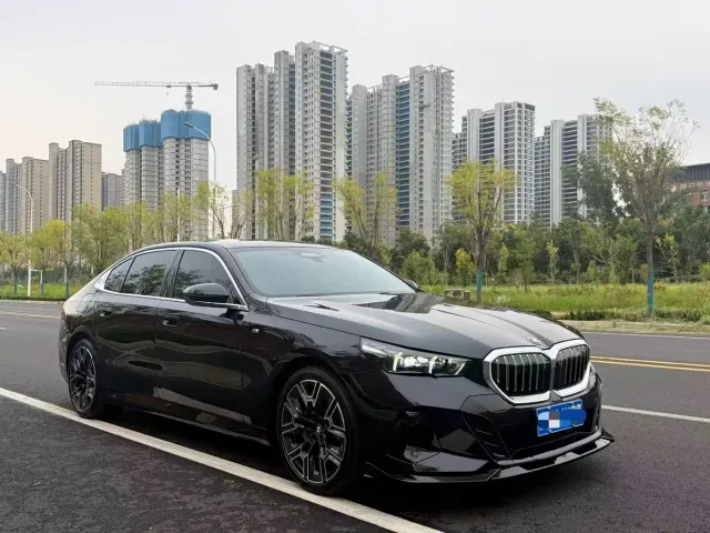 BMW 5 Series — Фото автомобиля 18
